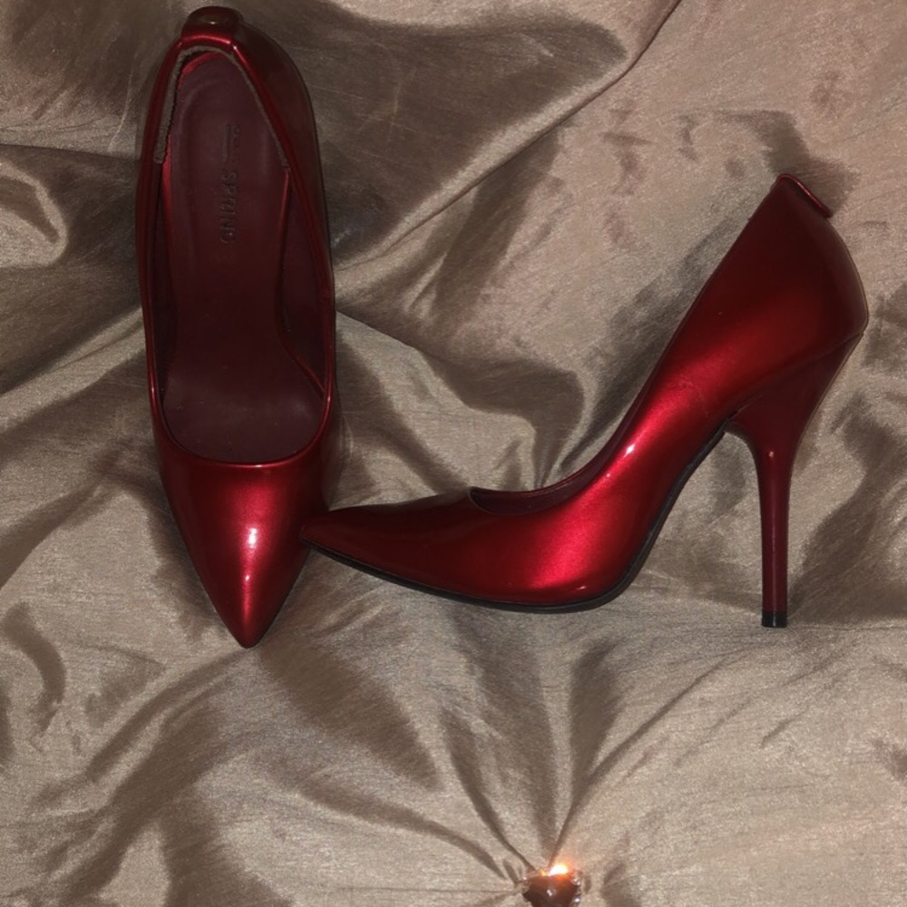 Sparkling red classic pumps 6